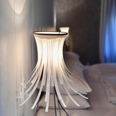 hotel-turm-zimmer-lampe-6416