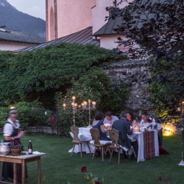 hotel-turm-garten-abend